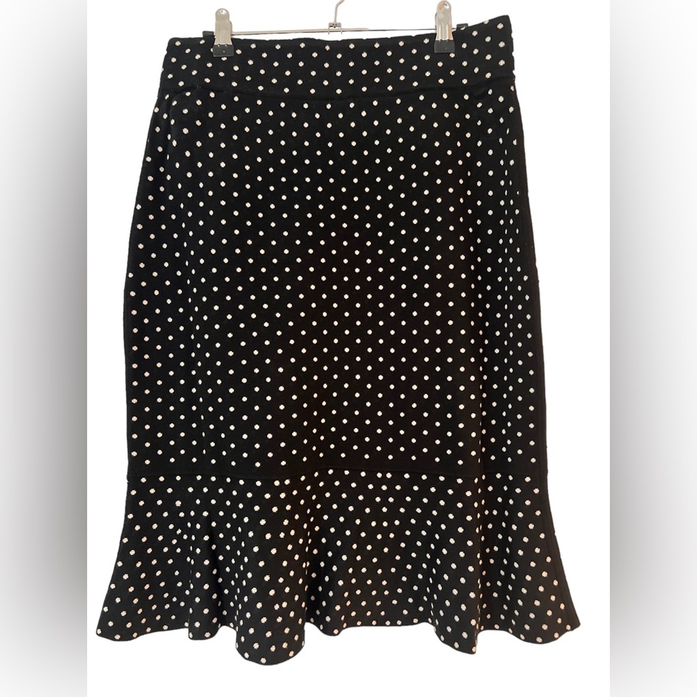 NEW Anne Klein Women’s Dots Ruffle Skirt. Size M Color Black and White.
